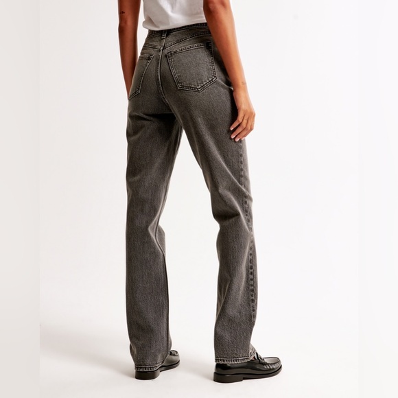 Abercrombie & Fitch Curve Love Ultra High Rise 90s Straight Jean - Picture 3 of 16